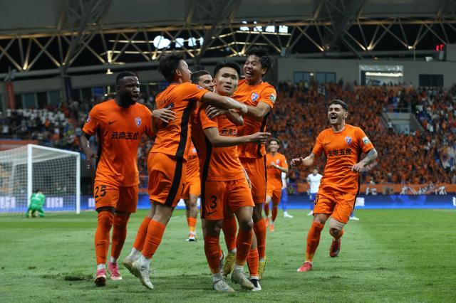 博鱼体育投注-【中超】让2追3！徐宏杰抽射破门 玉昆3比2逆转泰山