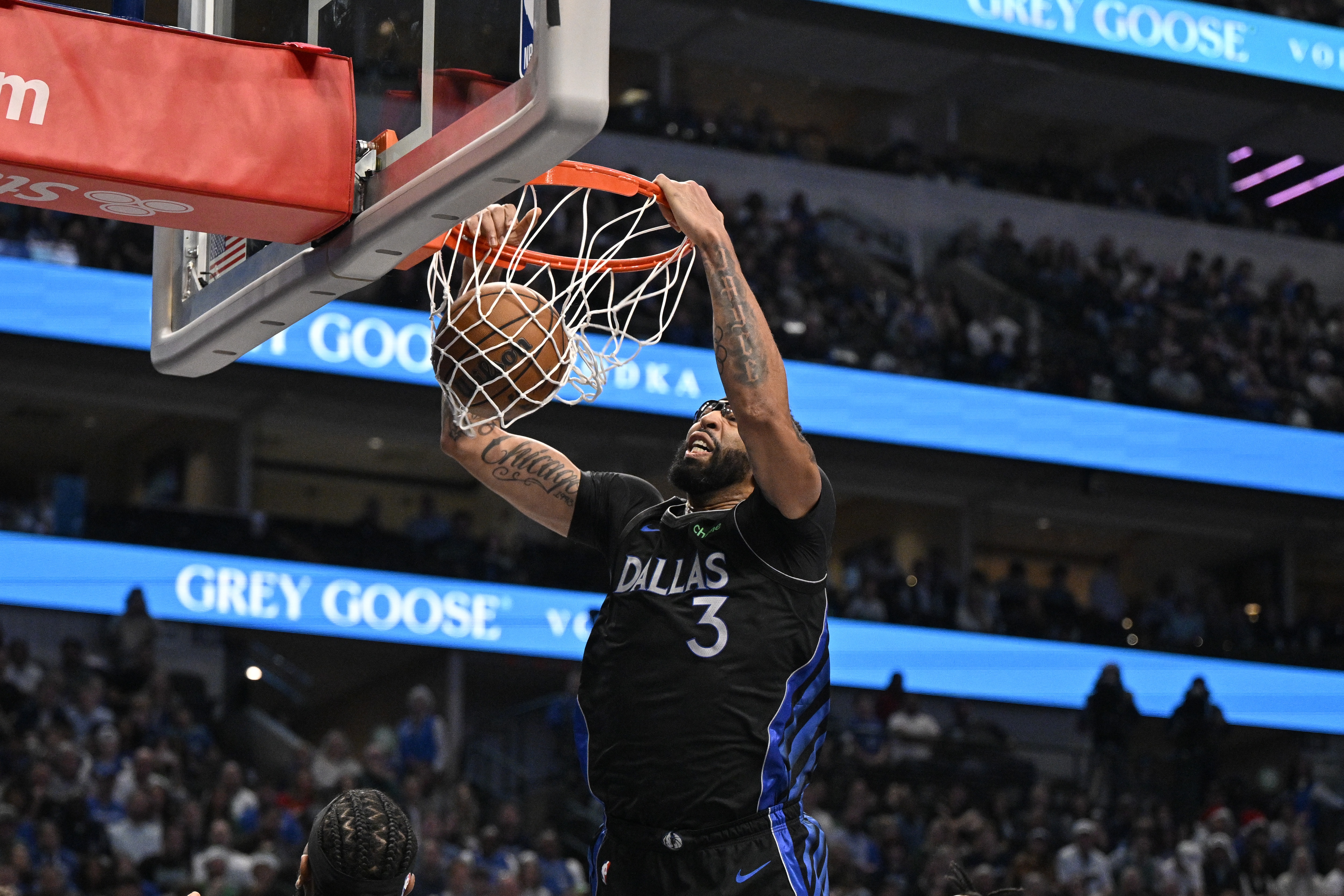 BOYU体育APP下载-Shams：独行侠积极探索浓眉交易市场 伤病隐患续约压力令前景复杂