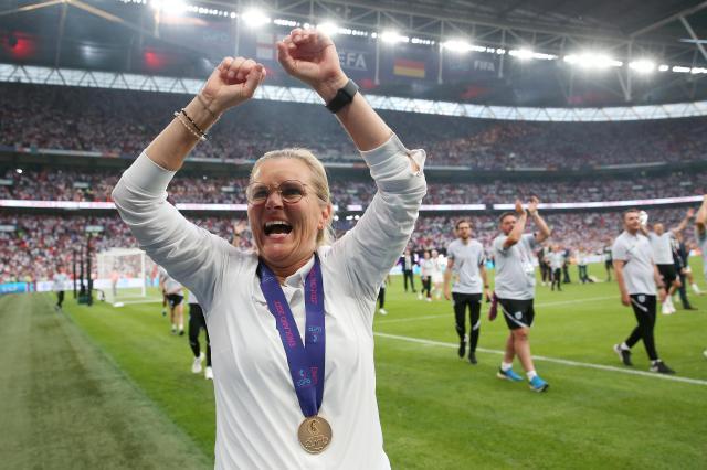 博鱼体育直播-雌狮夺冠成就大英国家日 凯恩：致敬图恩彩虹终结